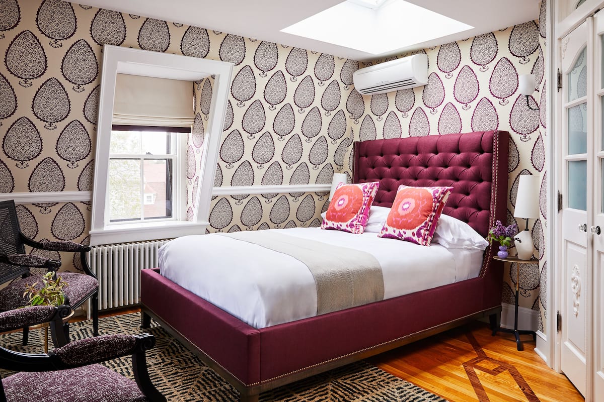Suite, 1 Queen Bed (St. George's Suite)