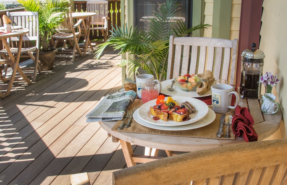 The Cliffside Inn by null