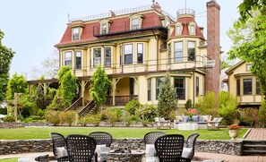 套房, 1 张大床, 部分海洋景观 (Garden Suite) | 花园景观