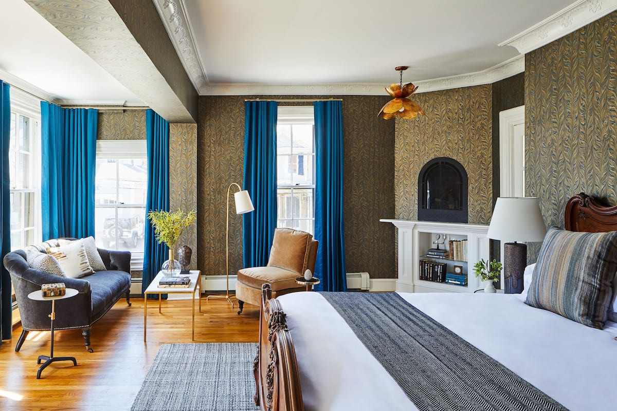 Suite, 1 King Bed (Governor's Suite)