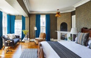 Suite, 1 King Bed (Governor's Suite)