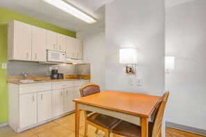 Coffee/tea maker - Studio 6 Opelika, AL - Auburn Al (Opelika)