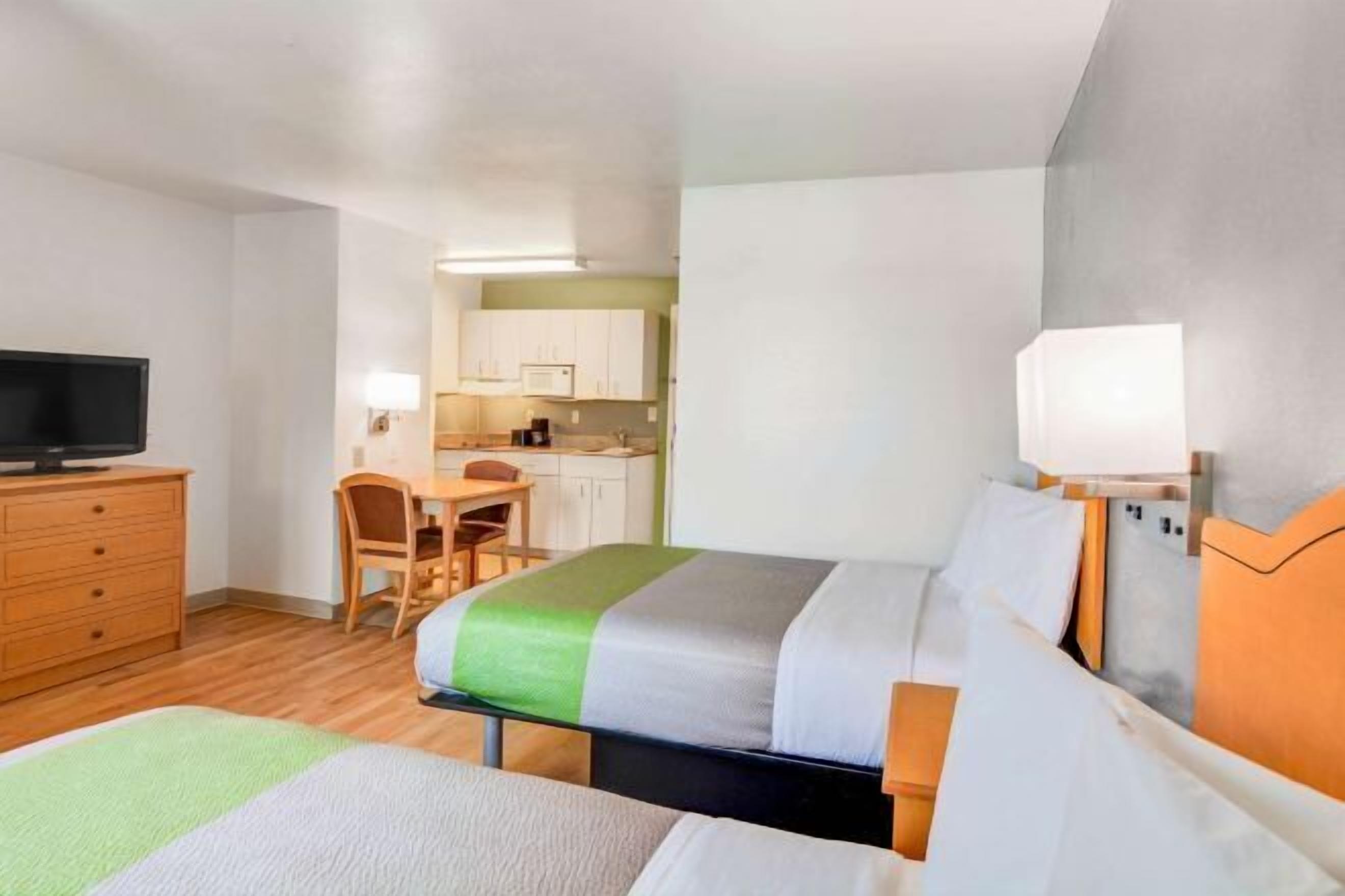 Verduisterende gordijnen, een strijkplank/strijkijzer, gratis wifi