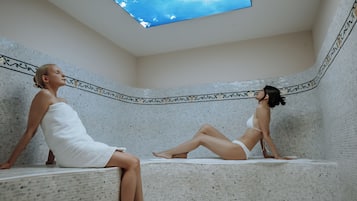 Sauna, vartalohoitoja, vartalokääreitä, thalassoterapiaa, kasvohoitoja