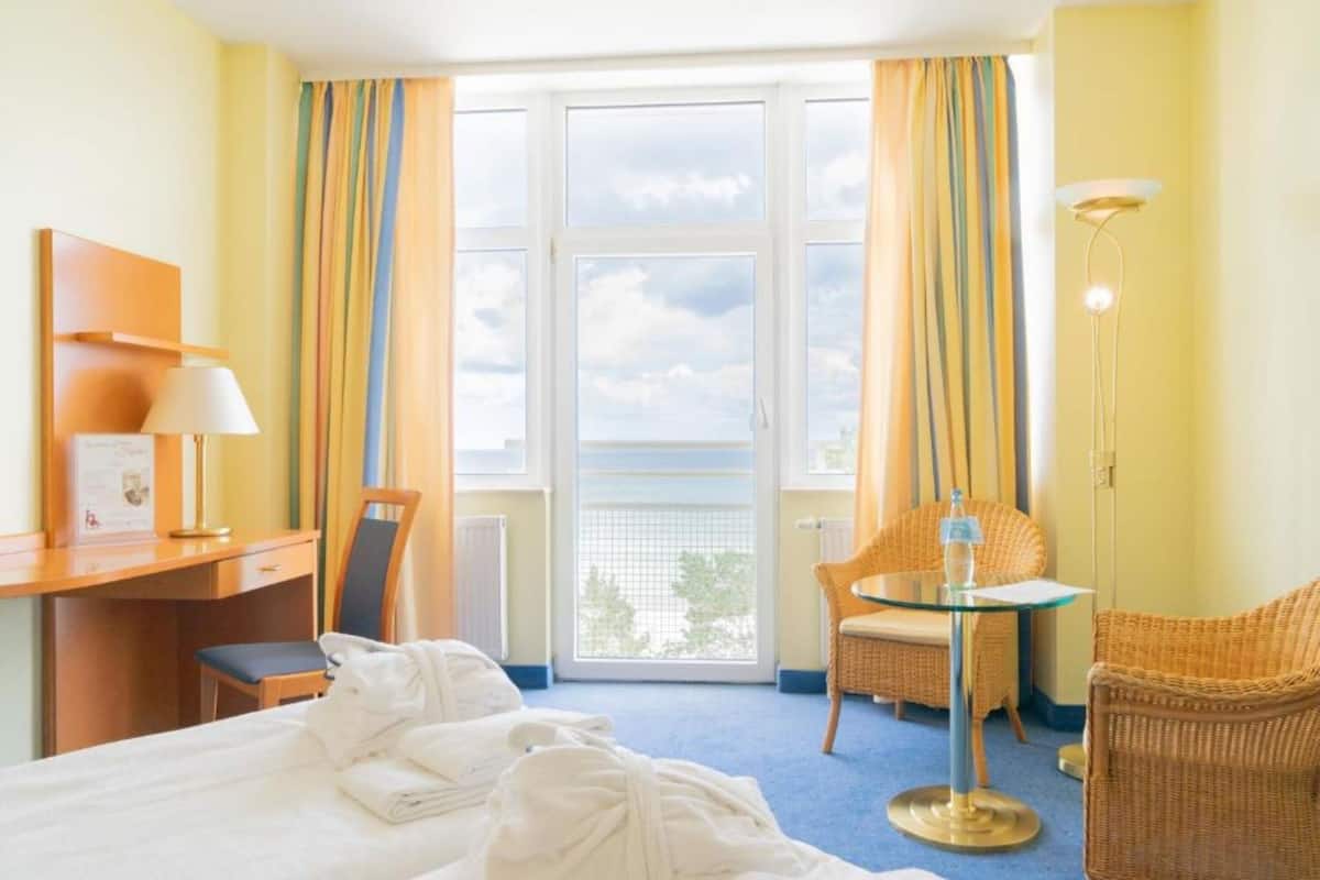 comfort double room, sea view | 1 bedroom, hypo-allergenic bedding, minibar, in-room safe