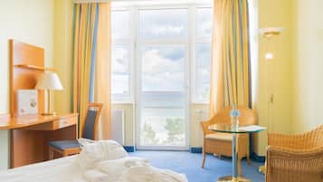 Comfort-Doppelzimmer, Meerblick | Allergikerbettwaren, Minibar, Zimmersafe, Schreibtisch