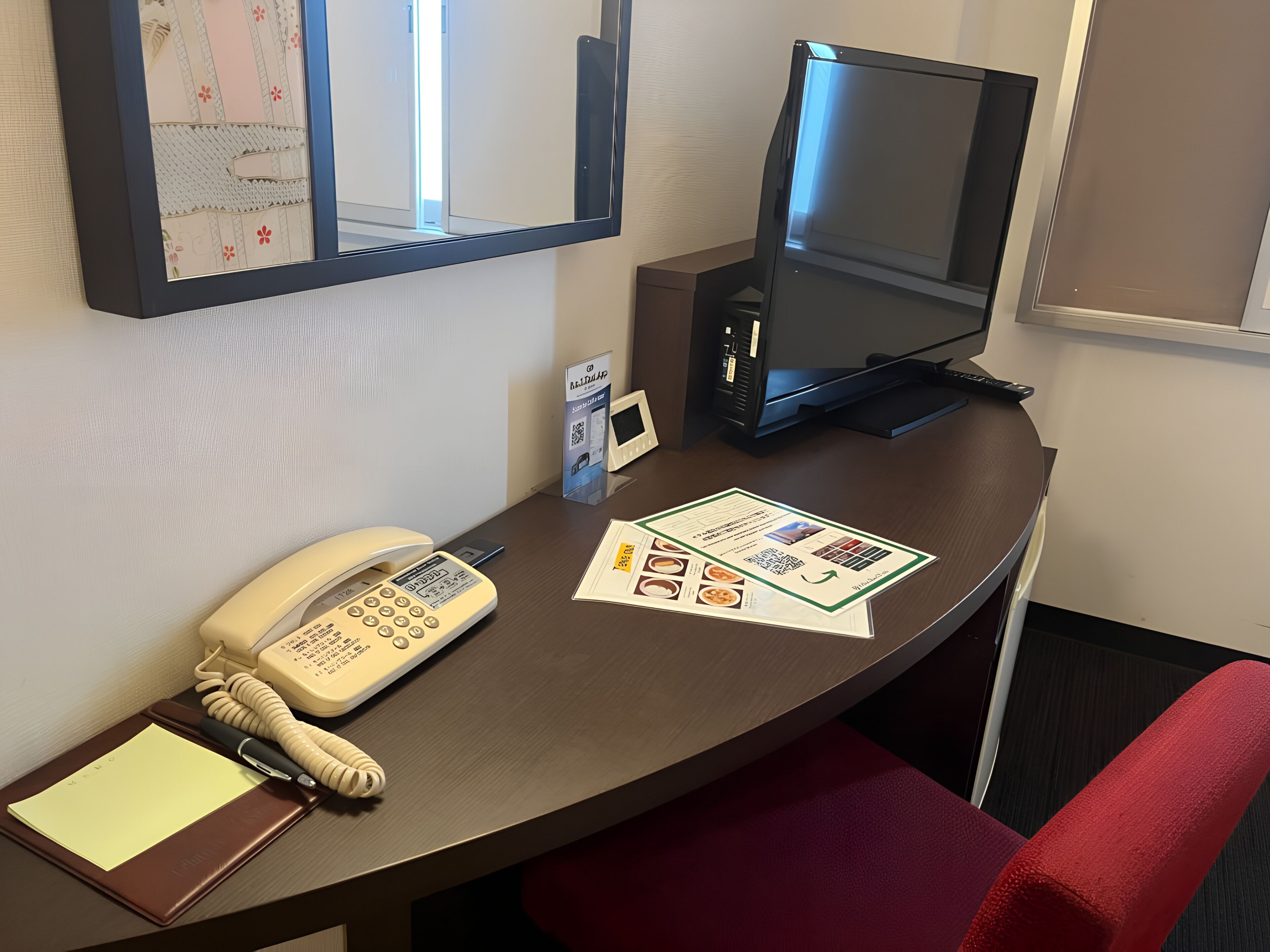 Coffre-fort, décor unique, bureau, rideaux d’obscurcissement