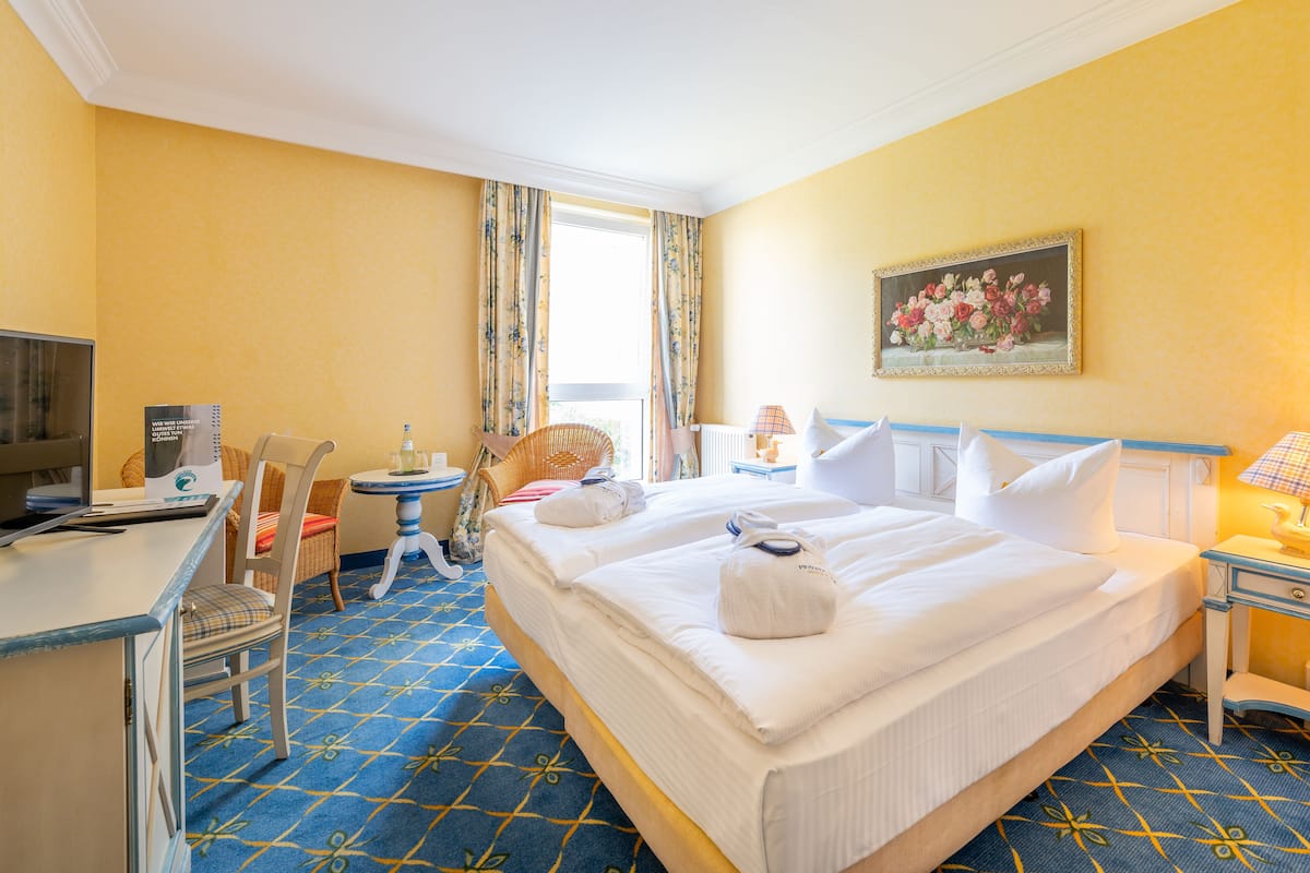 1 bedroom, hypo-allergenic bedding, minibar, in-room safe