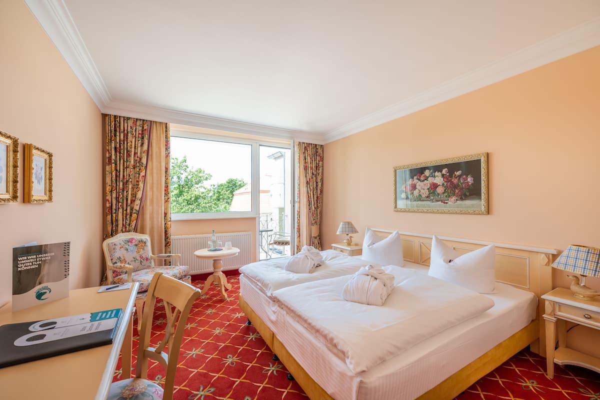 Comfort Double Room, 1 Double Bed, Balcony, City View | 1 bedroom, hypo-allergenic bedding, minibar, in-room safe