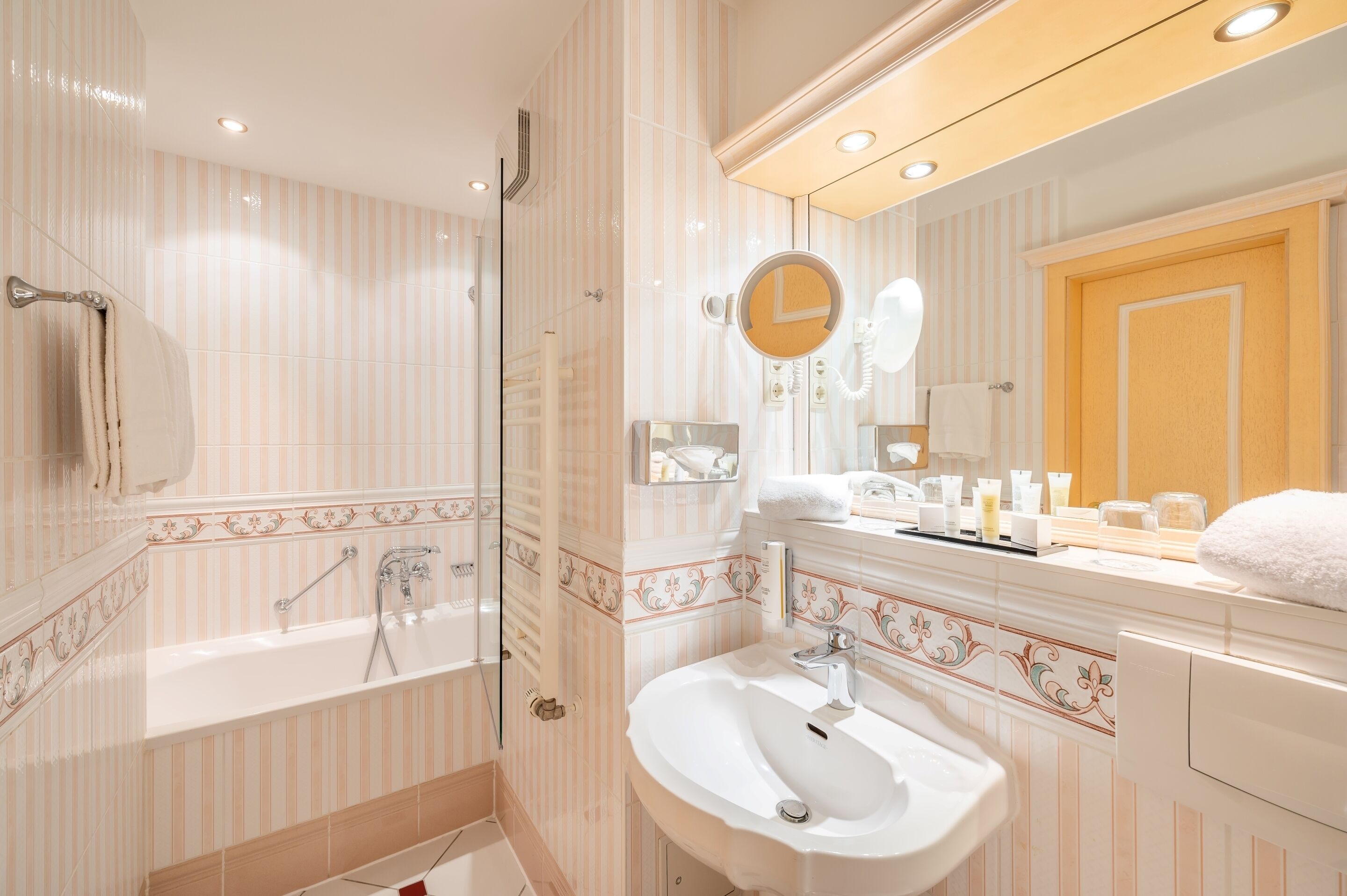 comfort double room, 1 double bed, balcony, city view | bathroom | free toiletries, hair dryer, bathrobes, slippers