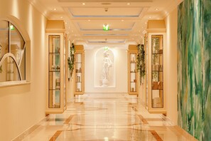 Sauna, body treatments, facials, Ayurvedic treatments, 6 treatment rooms