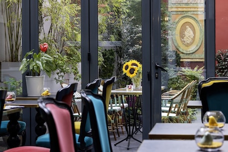 Terrace/patio. Hôtel Muguet