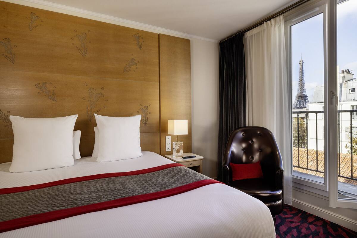 Phòng (Prestige, Eiffel Tour view) | Bộ đồ giường cao cấp, nệm có lớp đệm bông, két bảo mật tại phòng 
