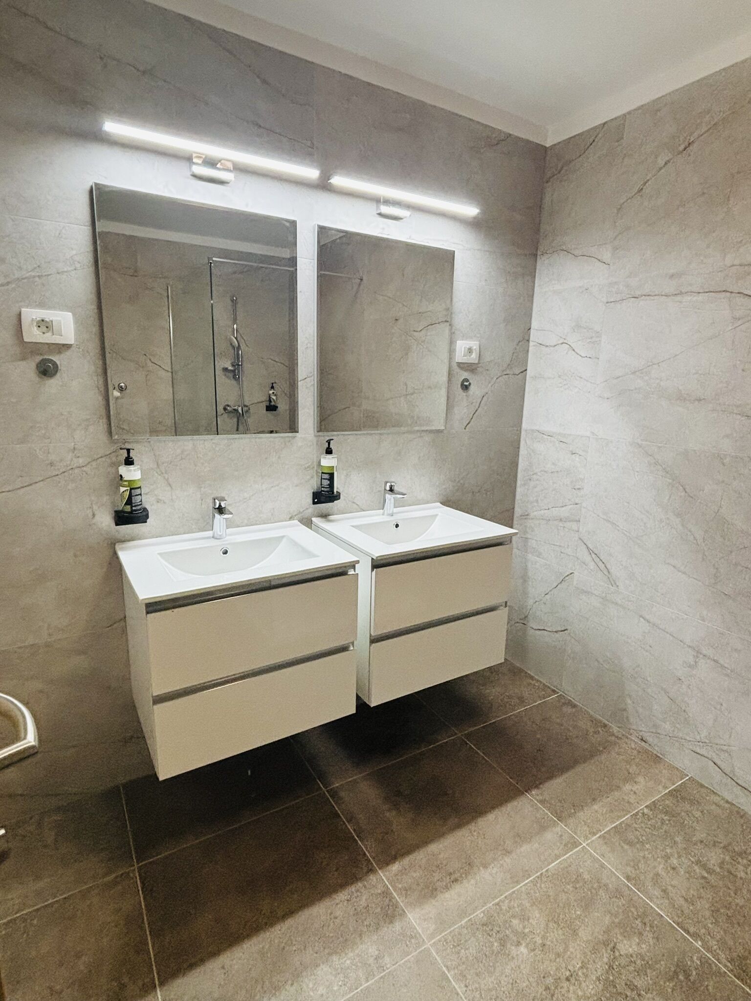triple room | bathroom | shower, hair dryer, slippers, towels