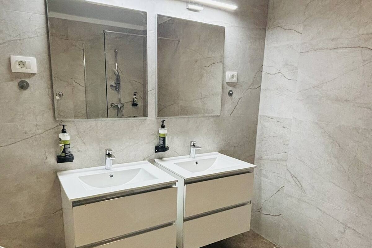 triple room | bathroom | shower, hair dryer, slippers, towels