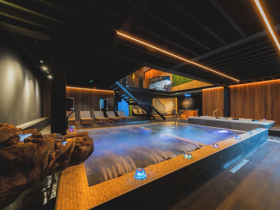 Sauna seca, banheira de hidromassagem, banho turco/hammam