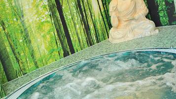 Bồn tắm spa trong nhà