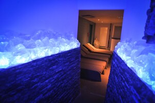 Sauna, hot tub, Turkish bath/hammam, body treatments, body wraps