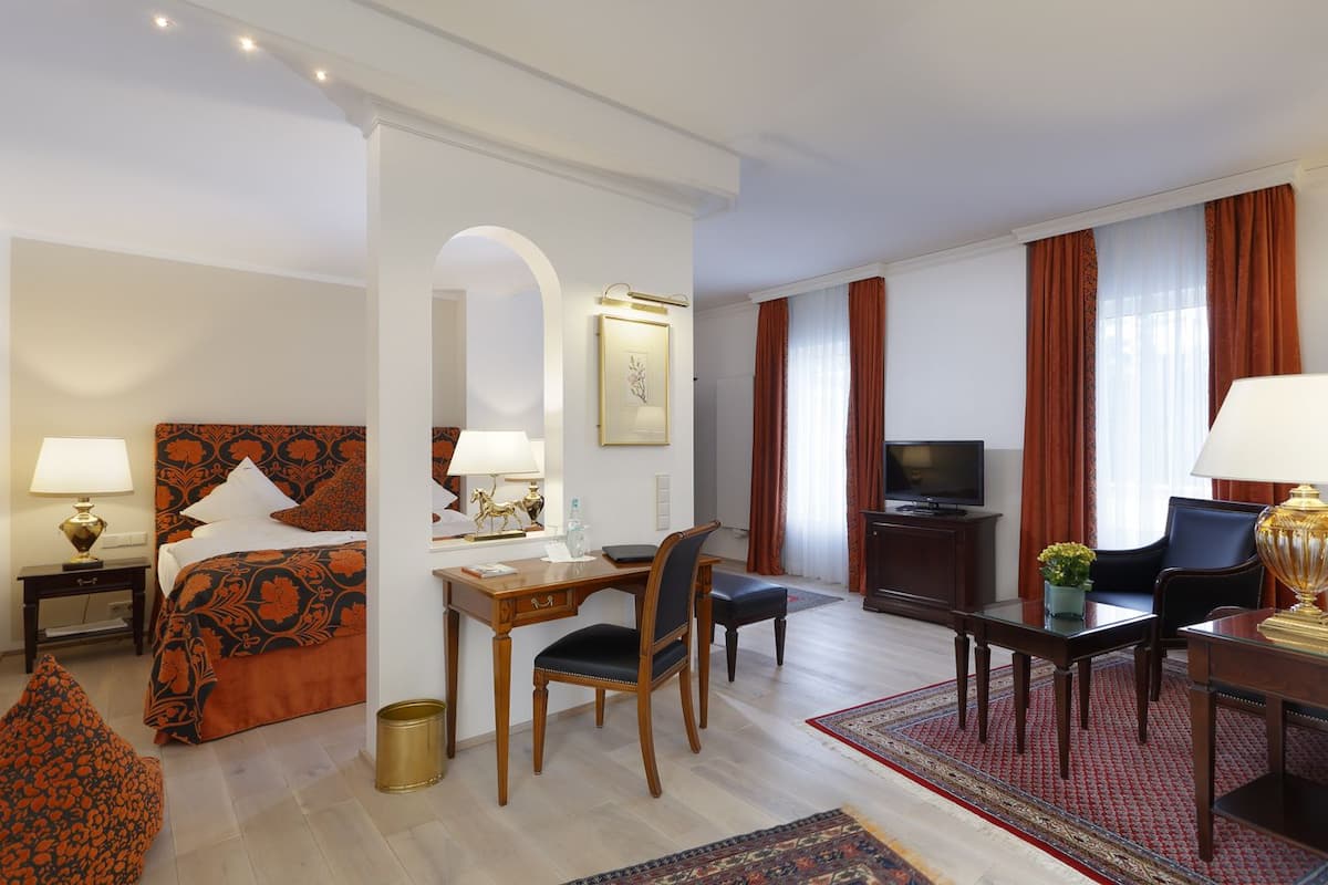 suite | 1 bedroom, premium bedding, down duvets, minibar