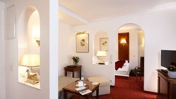 Hochwertige Bettwaren, Daunenbettdecken, Minibar, Zimmersafe