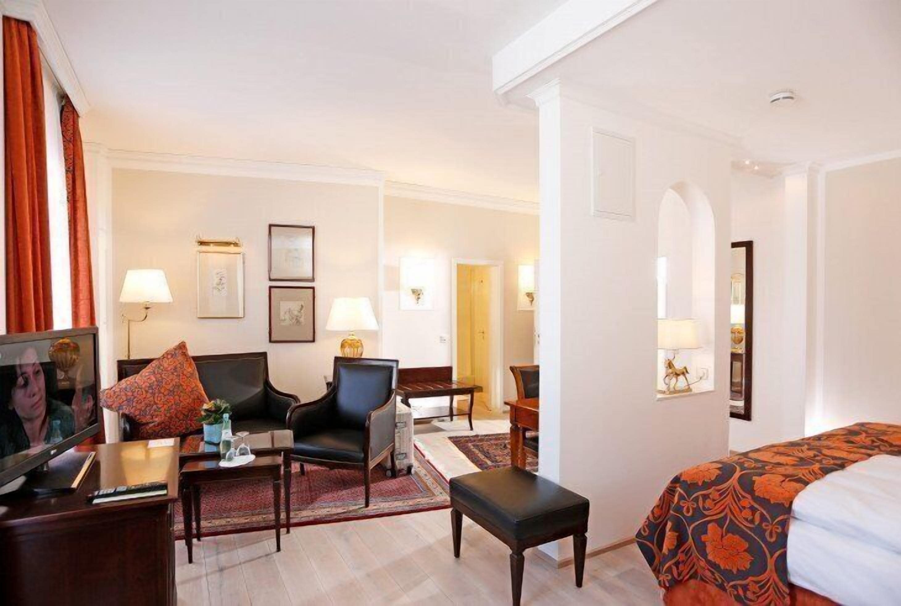 suite | living area | tv