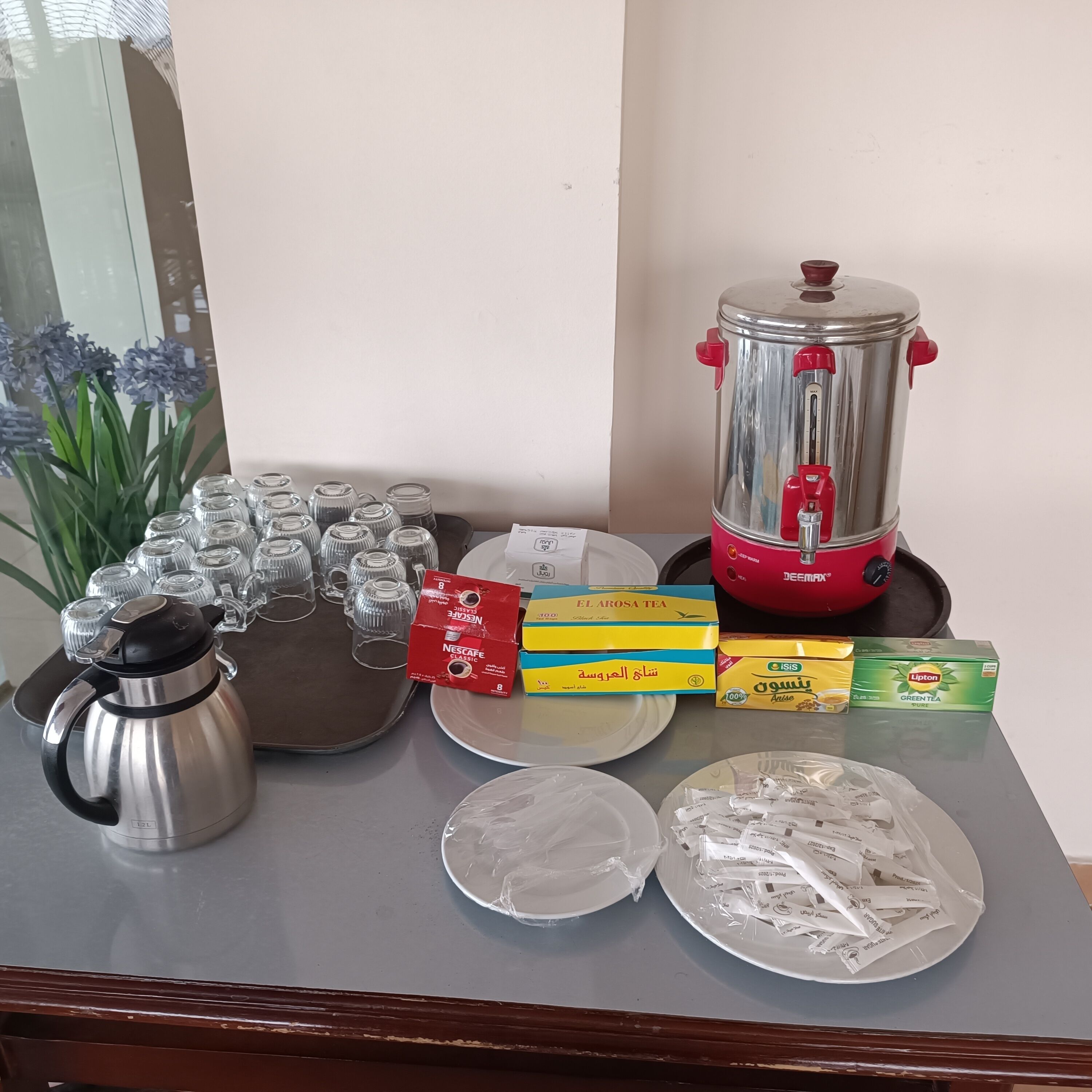 breakfast, lunch served; international cuisine, al fresco dining