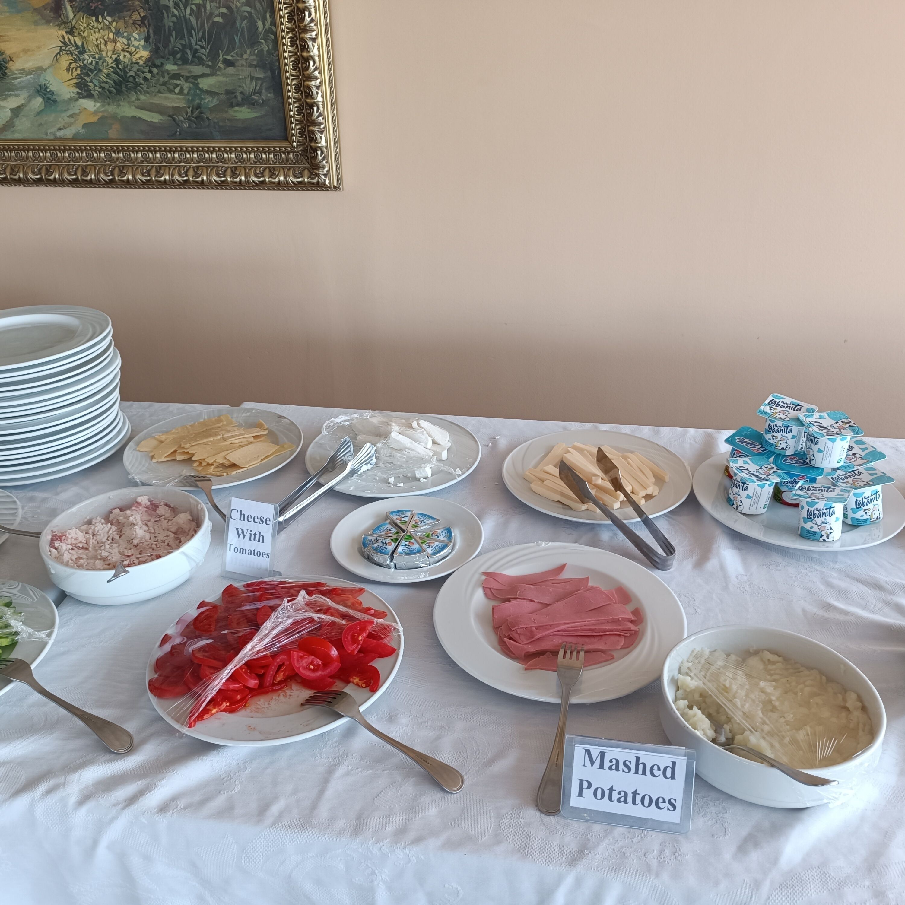 breakfast, lunch served; international cuisine, al fresco dining