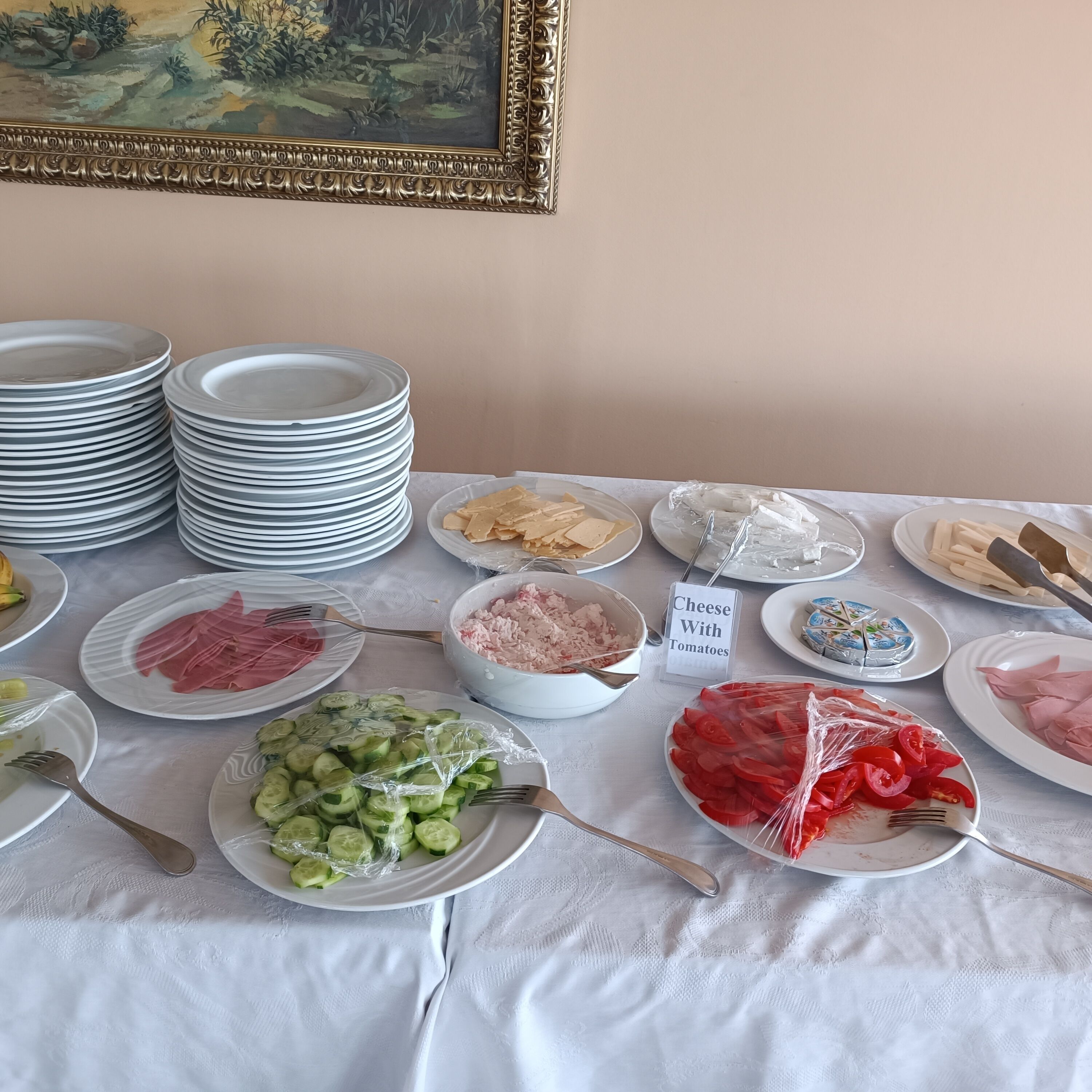 breakfast, lunch served; international cuisine, al fresco dining