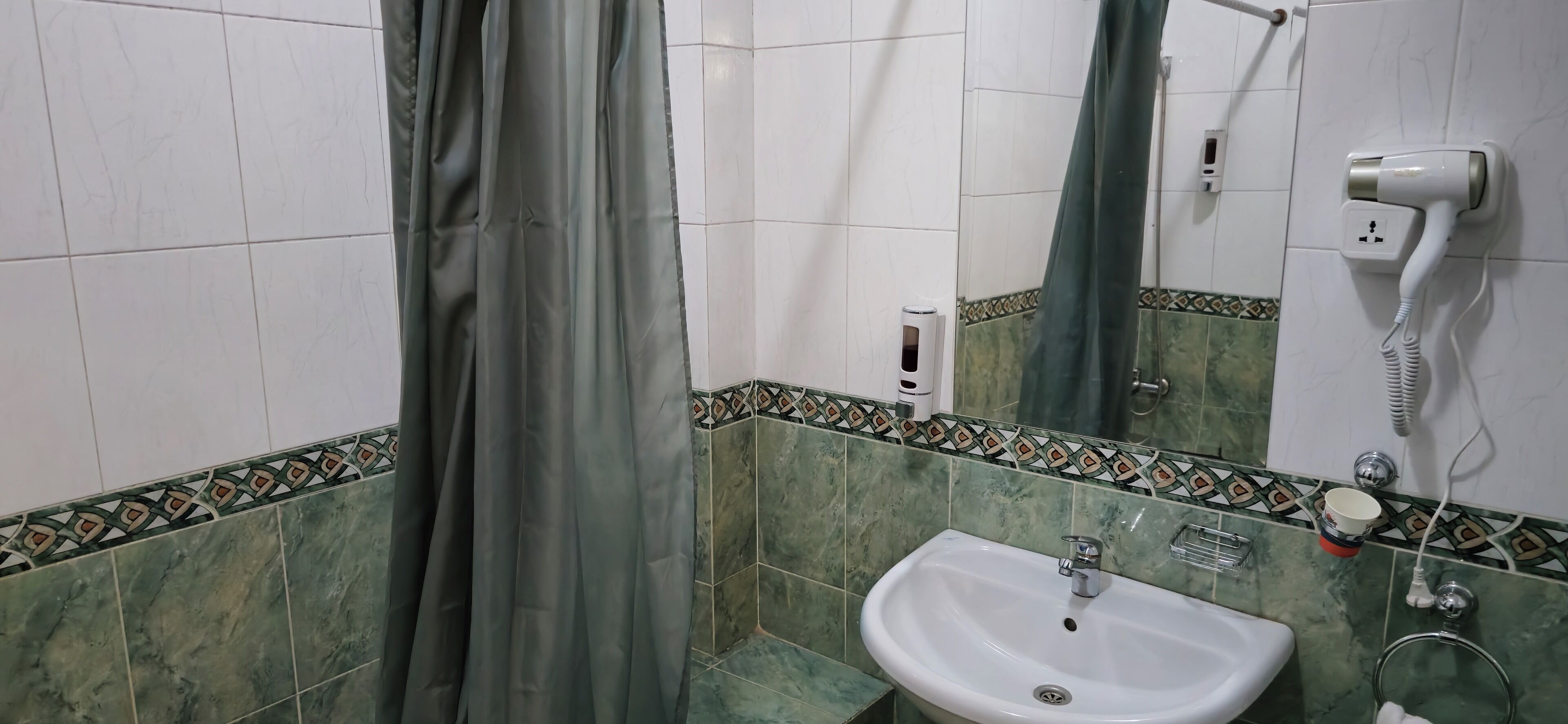 Bagno | Combinazione doccia/vasca, set di cortesia gratuito, asciugacapelli