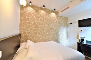 Doppelzimmer, 1 Doppelbett | Hochwertige Bettwaren, individuell dekoriert, individuell eingerichtet