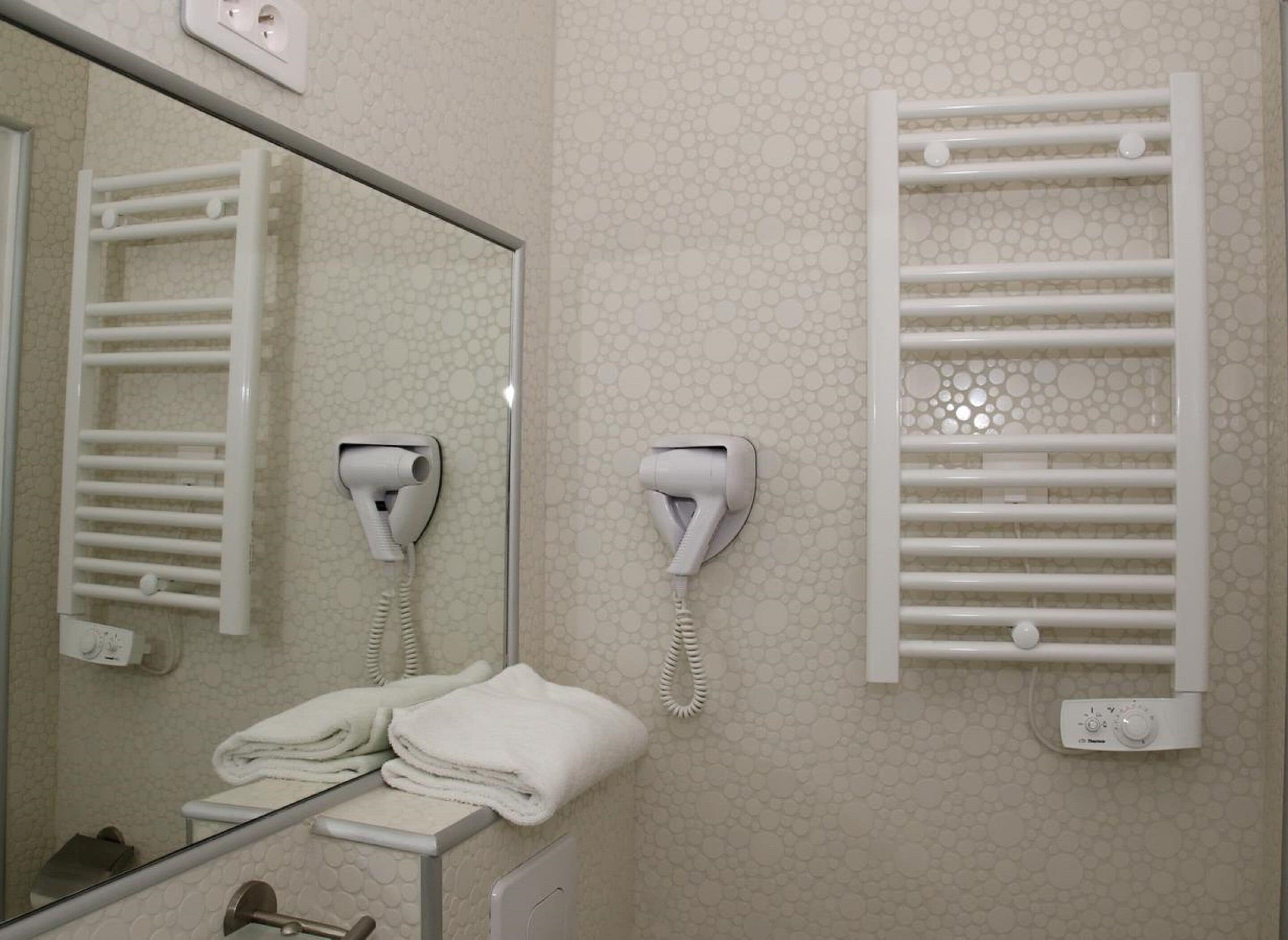 shower, hair dryer, towels, shampoo