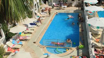 2 outdoor pools, pool umbrellas