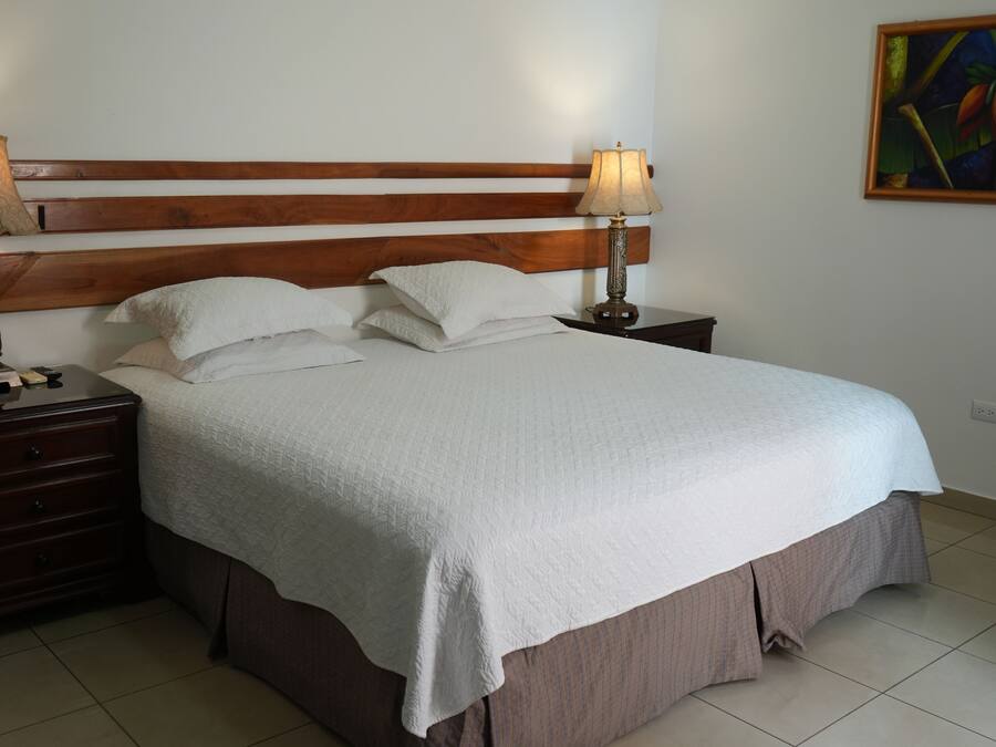 Daunenbettdecken, Tempur-Pedic-Betten, Zimmersafe, Schreibtisch