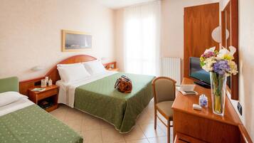 Comfort Triple Room | Minibar, in-room safe, desk, free WiFi
