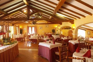 Lunch and dinner served, international cuisine - Quinta da Lagoa (Mira)