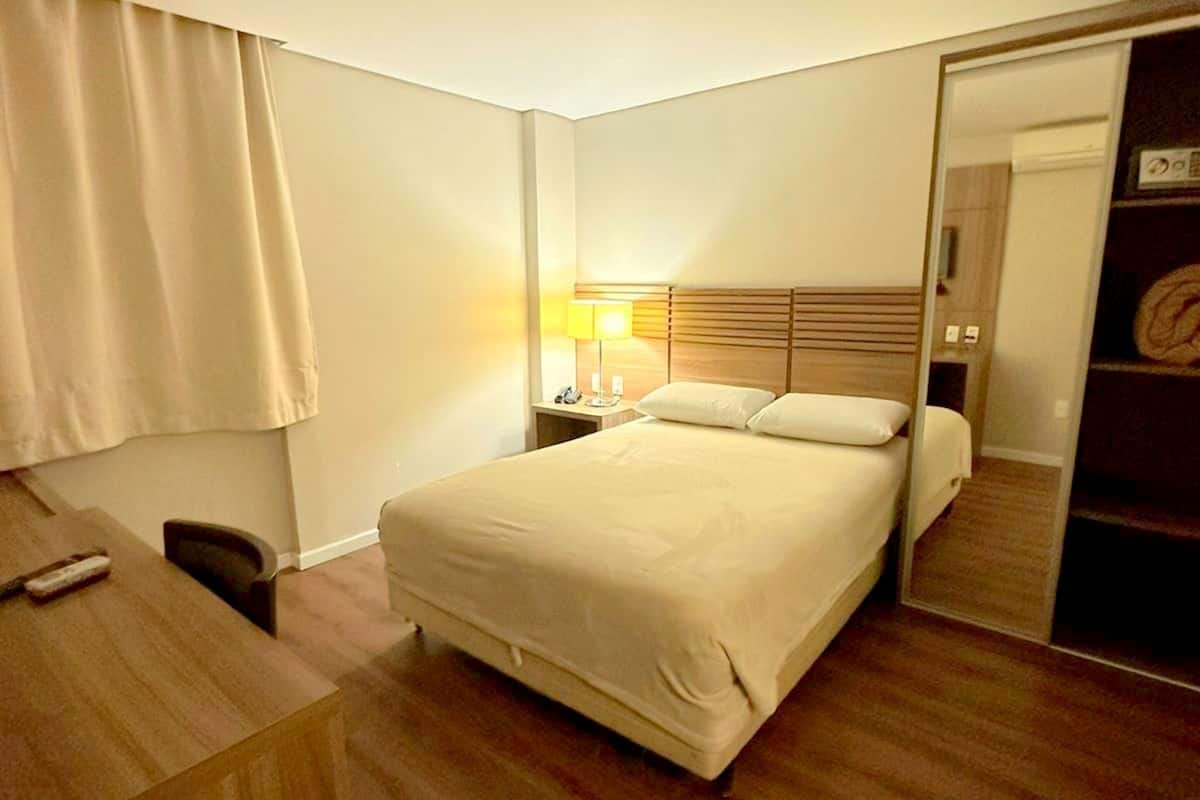 Habitación ejecutiva doble | 1 dormitorio, minibar, caja fuerte y sistema de insonorización
