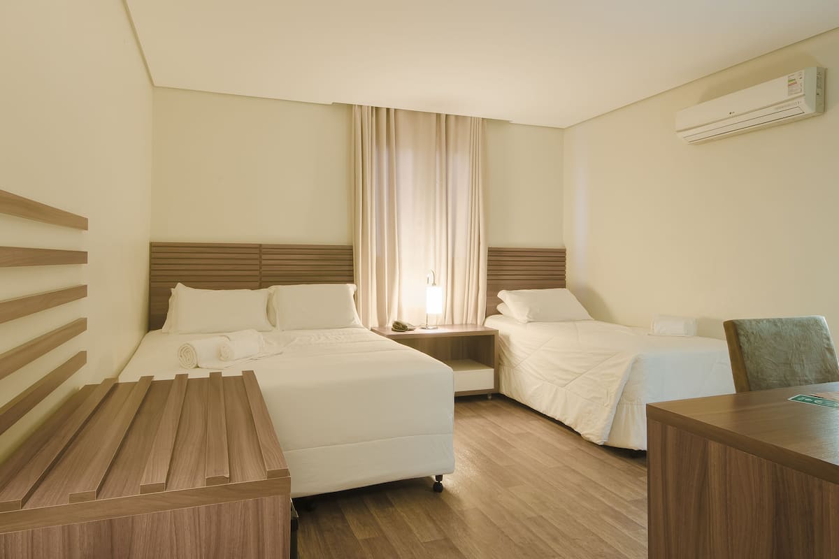Superior-Dreibettzimmer | Minibar, Zimmersafe, schallisolierte Zimmer, kostenloses WLAN