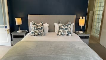 Classic Double Room | Minibar, in-room safe, desk, laptop workspace