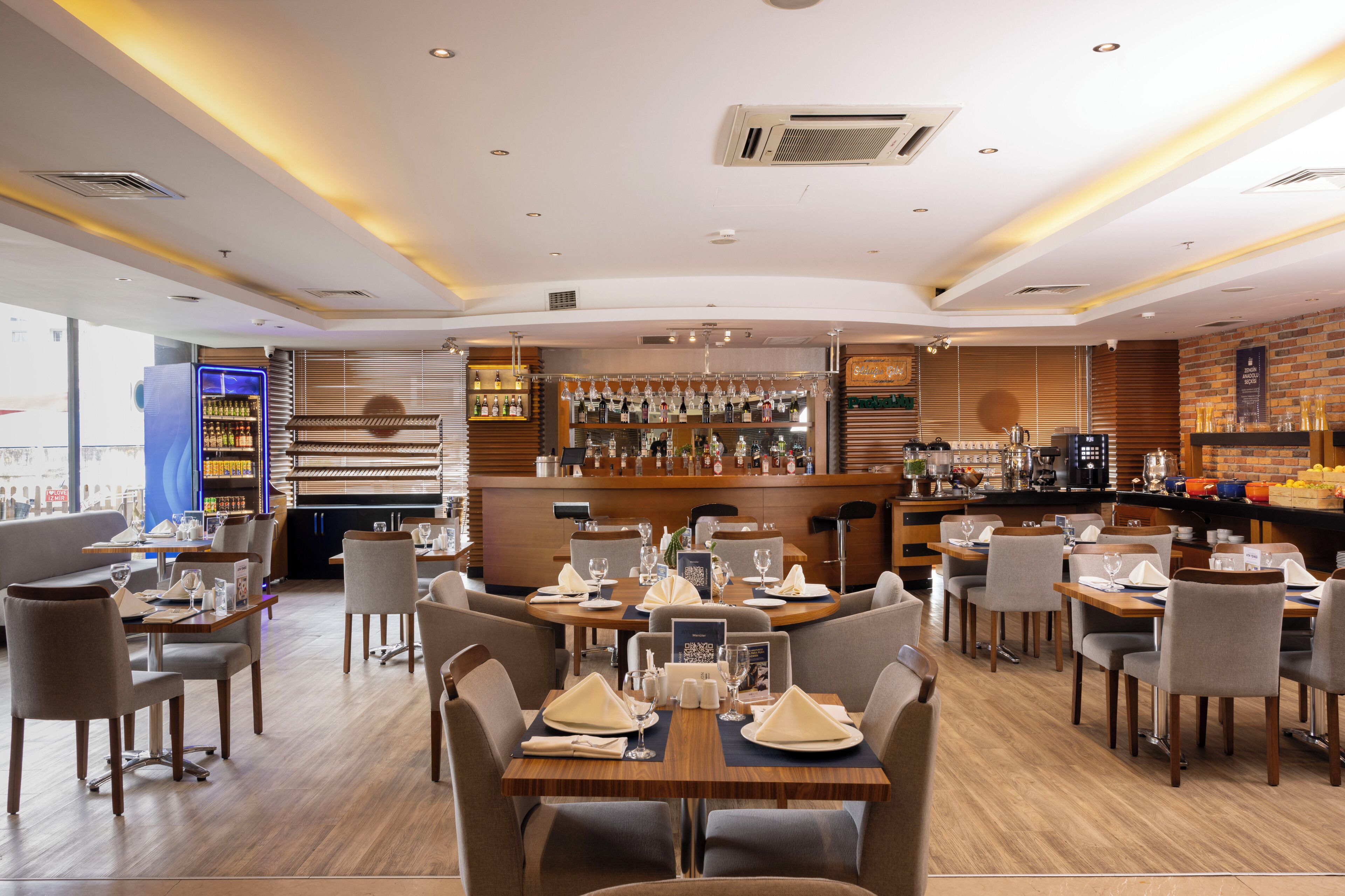 Breakfast, lunch and dinner served