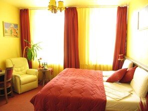 In-room safe, desk, iron/ironing board, rollaway beds - Hotel am Hauptbahnhof (Schwerin)