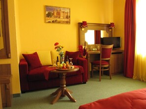 Zimmersafe, Schreibtisch, Bügeleisen/Bügelbrett, Zustellbetten