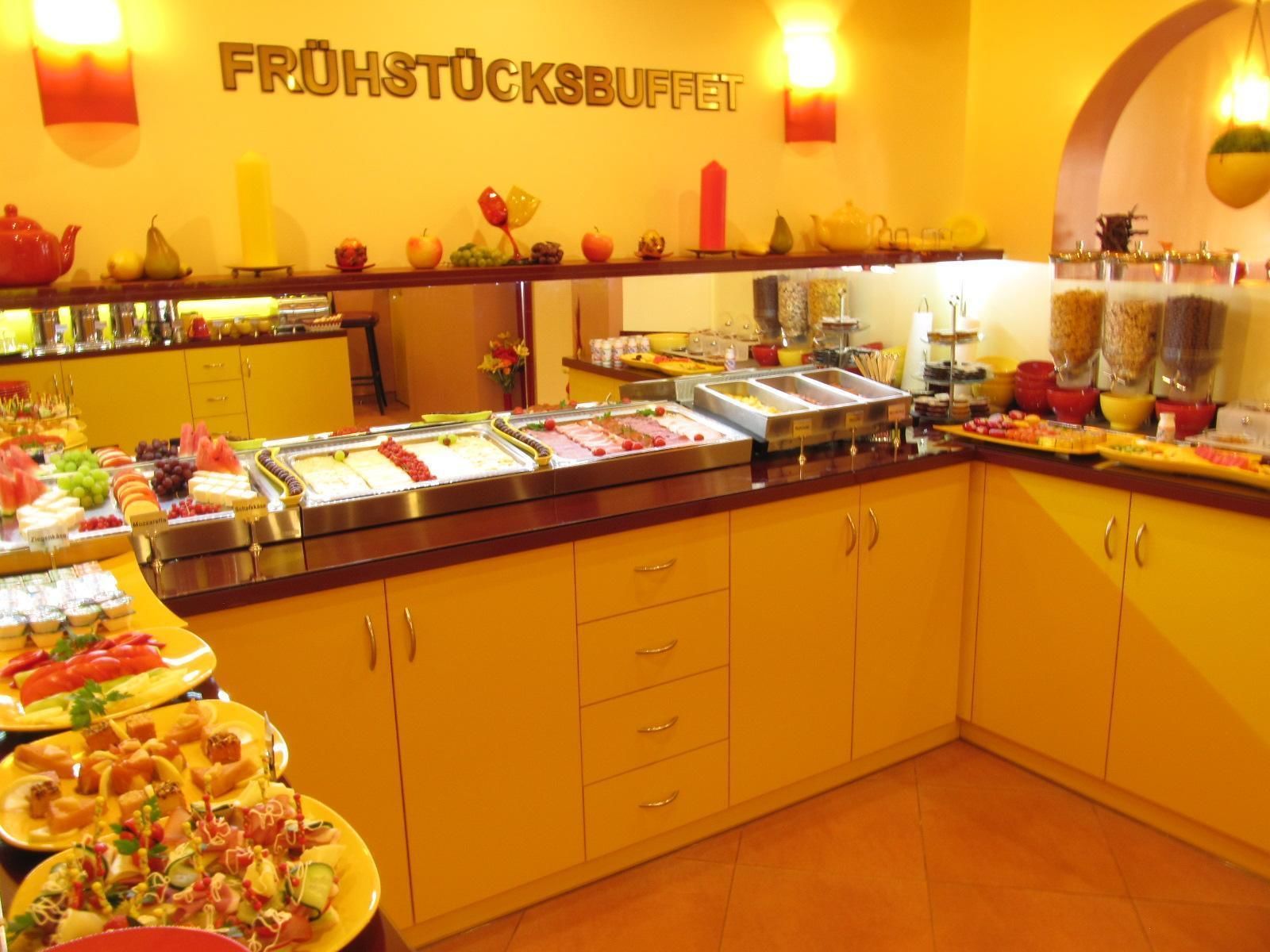 Desayuno buffet diario (EUR 15 por persona)