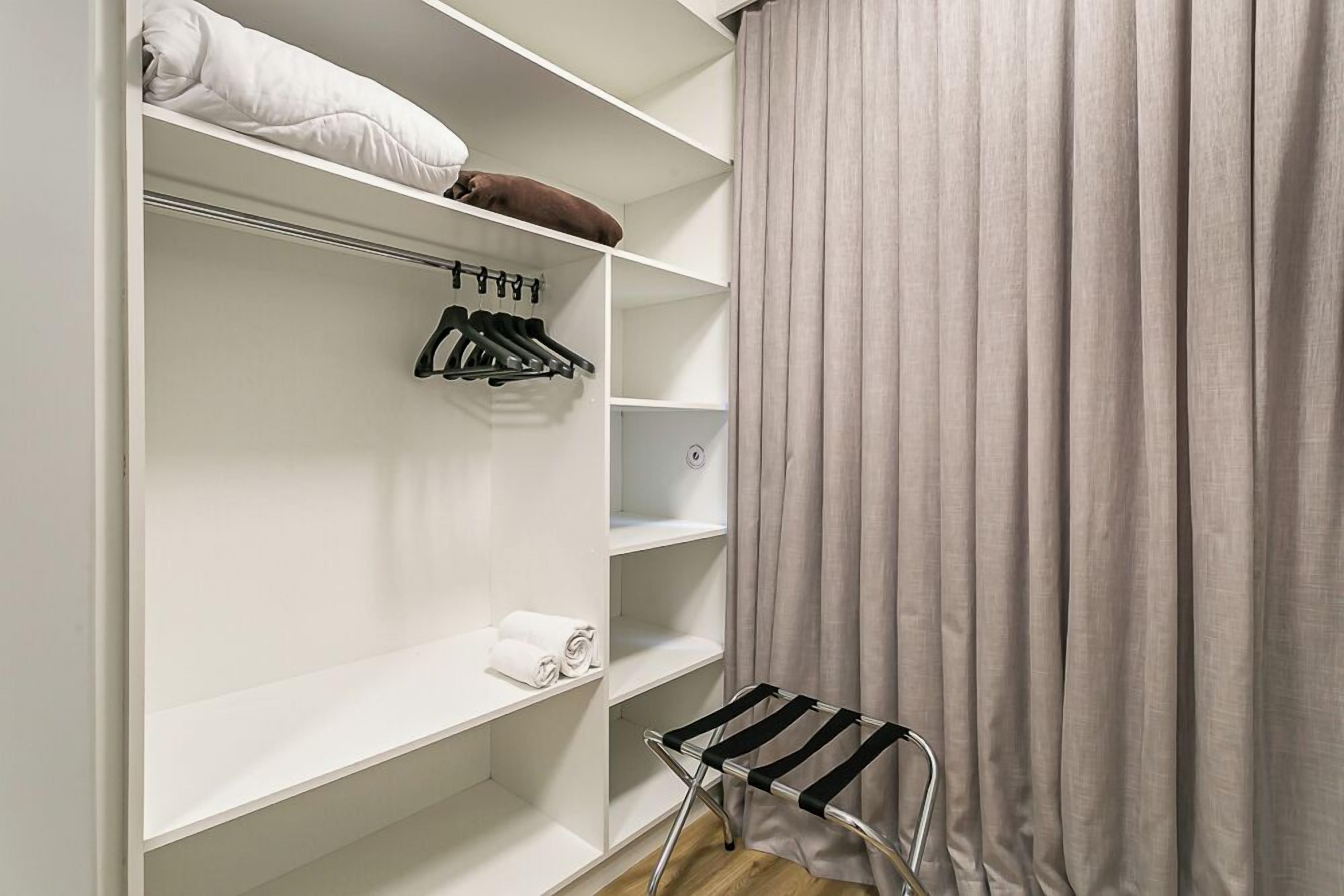 superior double room | wardrobe