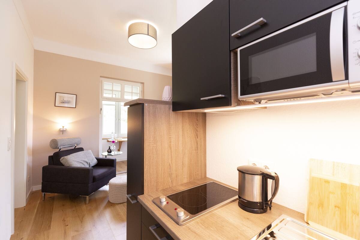 suite, ensuite | shared kitchen