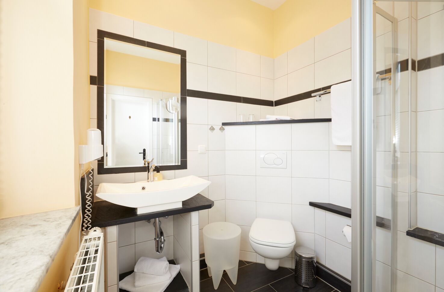 suite, ensuite | bathroom
