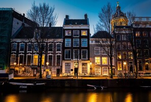 Unclassified image, 4 of 59, button - Mauro Mansion (Amsterdam)