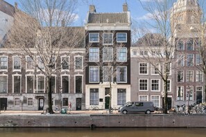 Unclassified image, 2 of 59, button - Mauro Mansion (Amsterdam)