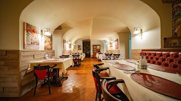 Breakfast, lunch and dinner served