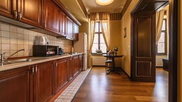 Fridge, microwave, stovetop, coffee/tea maker