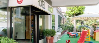 Hotel Junior